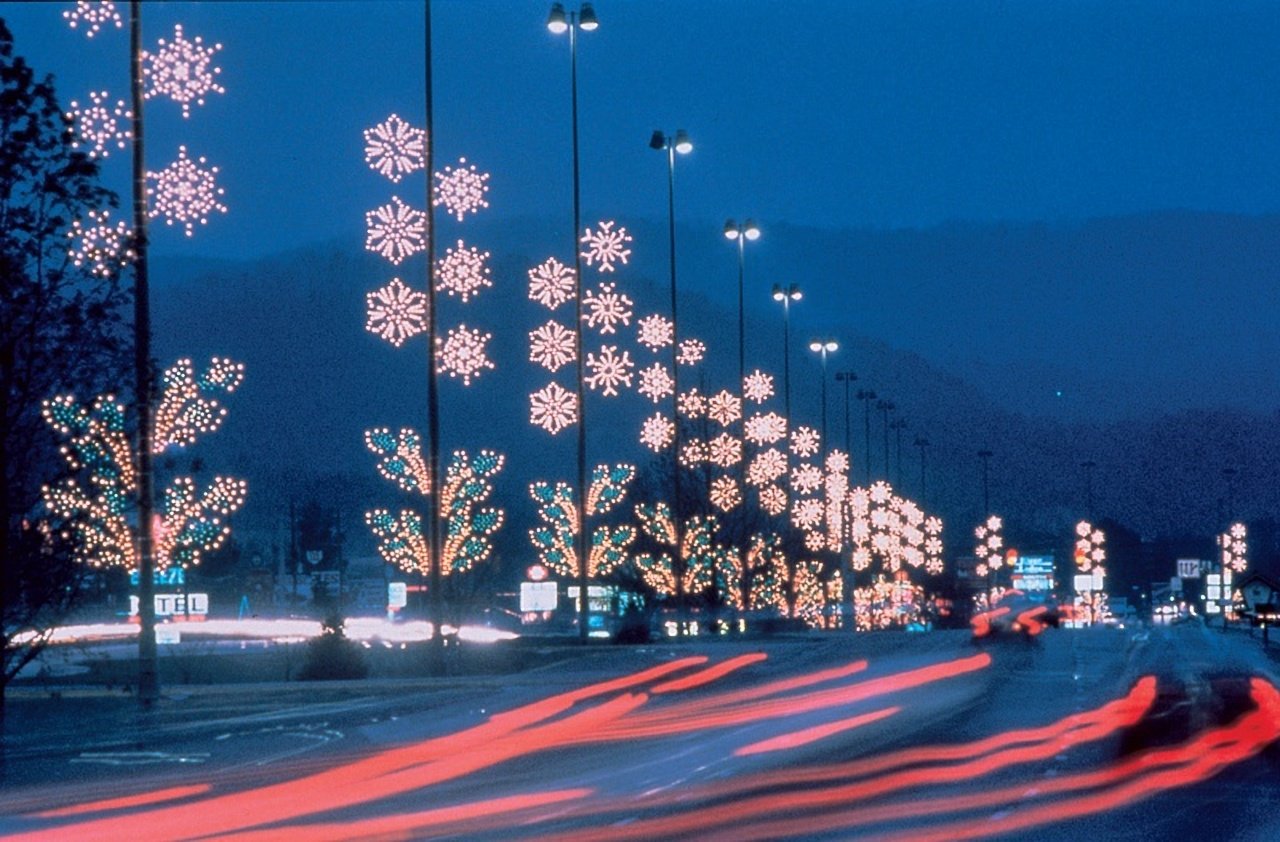 C1-Winterfest-Parkway-Lights-RSZ.v1