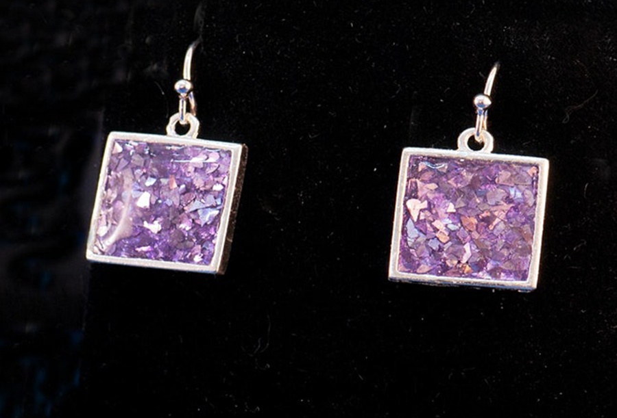 Earrings-using-UV-Resin_239A440C-5056-A36F-2334A7353EE067AF